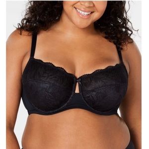 NWT INC UNLINED LACED BRA
